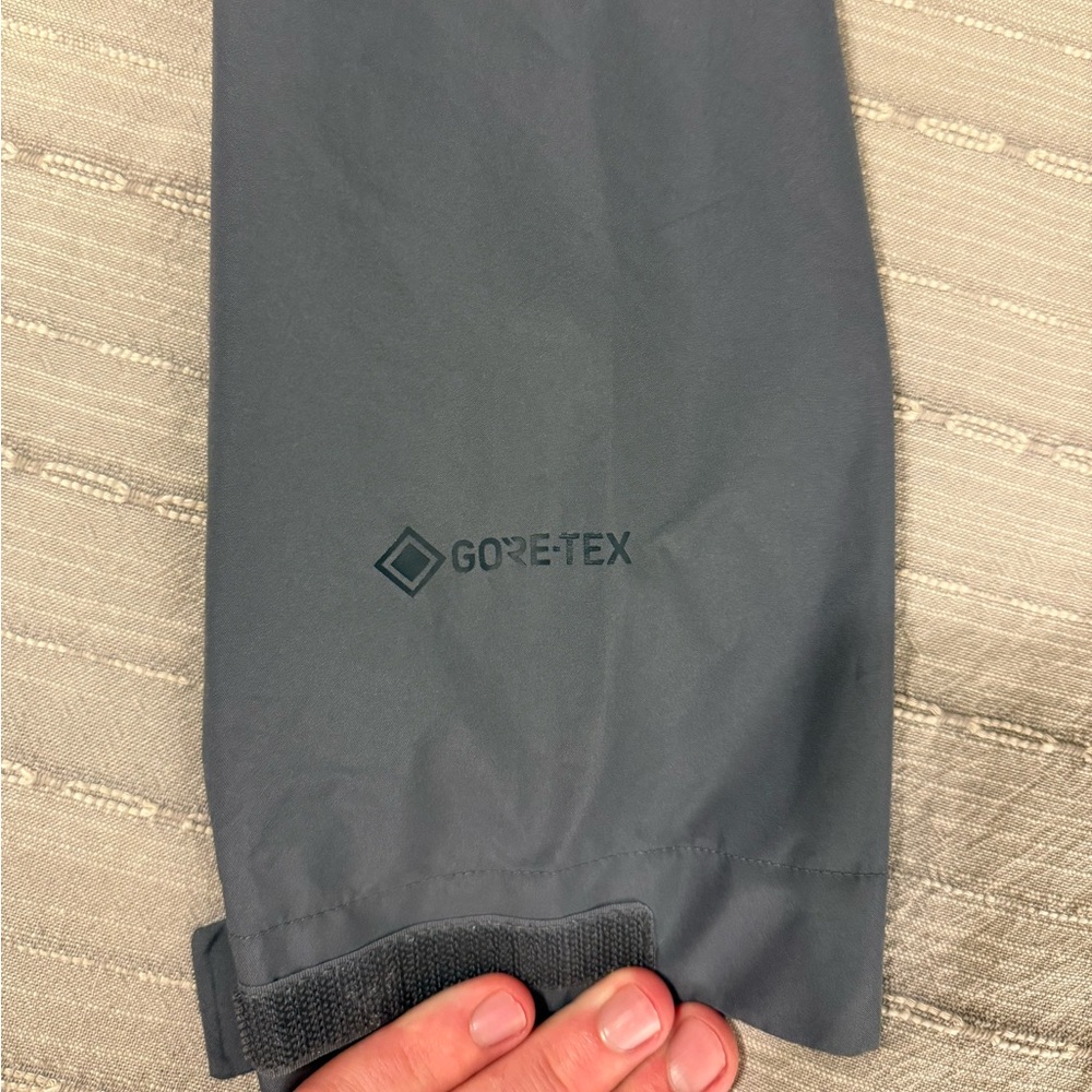 Medium Men's GORE-TEX® Minimalist Jacket- rain jacket - Picture 4 of 10
